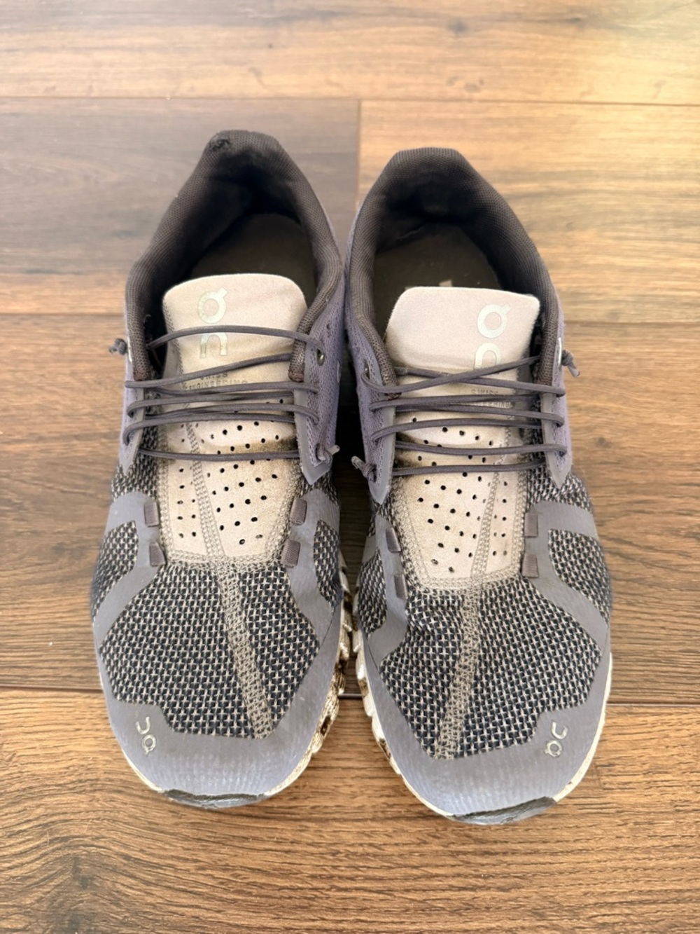 On Running Women's Gray and Black Sneakers
